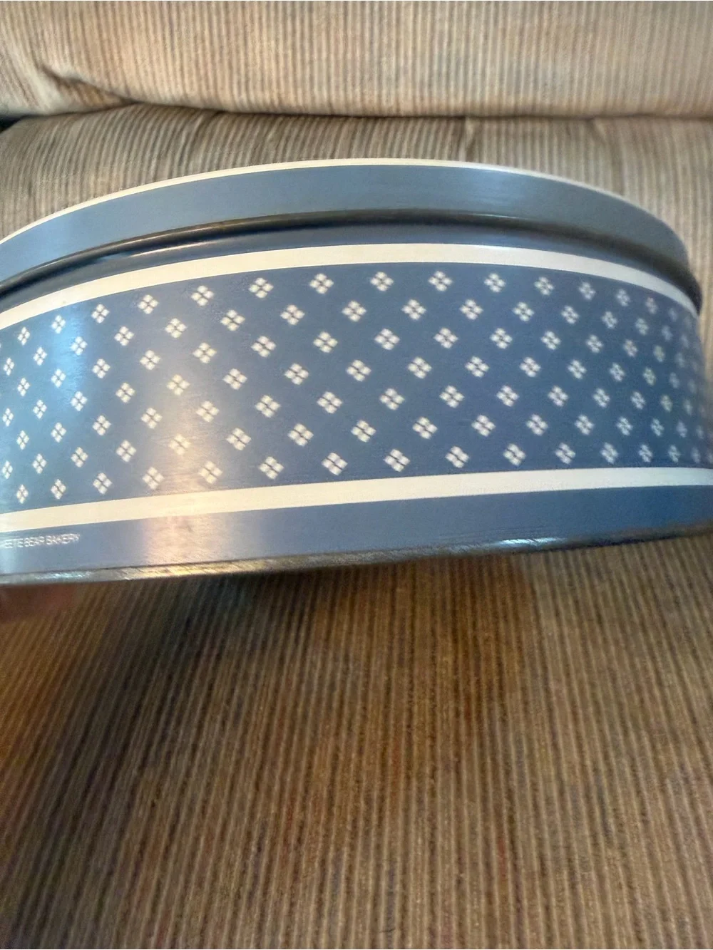1988 Sweetie Bear Bakery Vintage Blue & White Goose Tin
